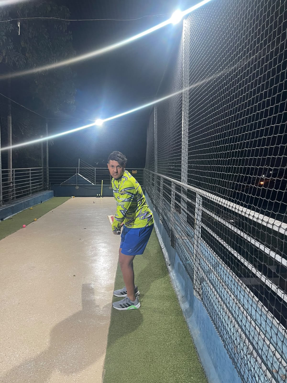 Reference photo of a correct side-on batting stance